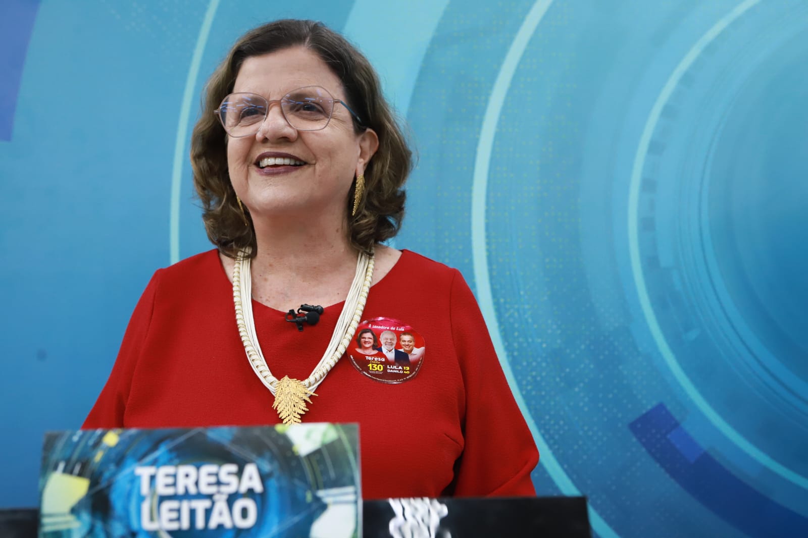 Teresa Leitão assume compromissos com a luta pela moradia